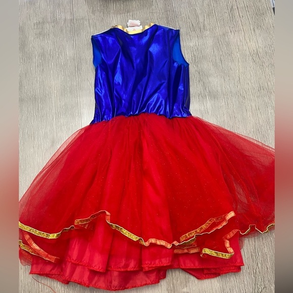 🩷 3/$20 Supergirl dress size 6 little girls, red tutu skirt dress ((missing cape - Picture 4 of 10